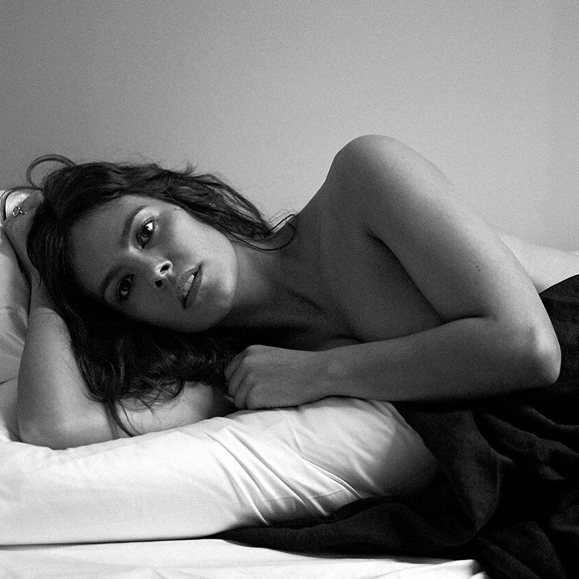 Cristina Pedroche desnuda en la cama